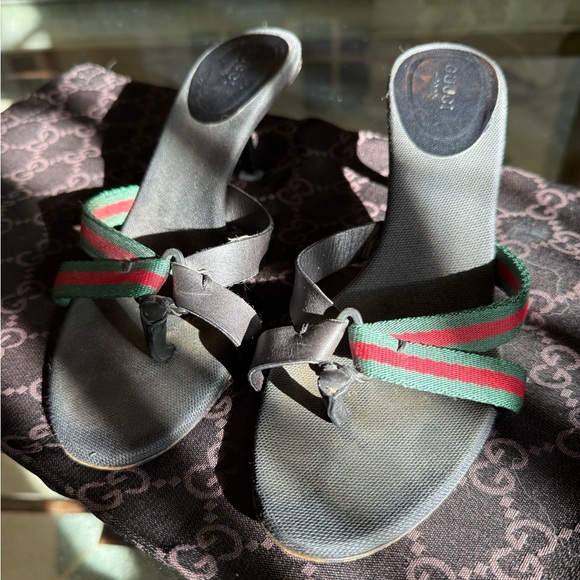 Vintage Gucci Women's Red & Green Ribbon & Leather Strap Kitten Heels | Size 6 - Picture 9 of 12